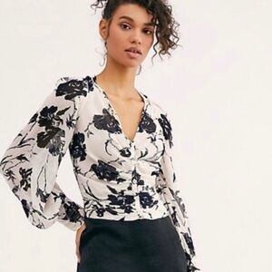 🎉HP🎉Free People Women's Size Small Ivory Black Floral Blouse